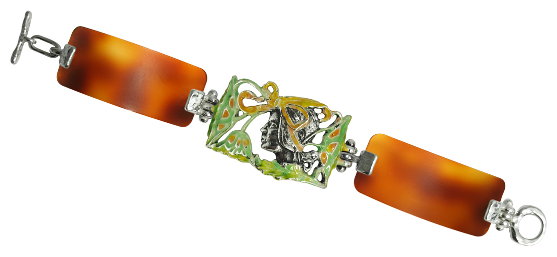 Silber- und Schildpatt-Armband im Jugendstil "Frau mit Blumen und Schleifen" (Shell)Ref. Code: PU0229Jugendstil-Armband aus Schildpatt und Sterlingsilber.Blaue, gelbe und bernsteinfarbene emaillierte Blumen.Museumsstücke, die von den repräsentativsten Werken des Jugendstils, des Art déco und des Modernismus des späten 19. und frühen 20. Jahrhunderts inspiriert sind.Gr&ouml;&szlig;e: 179x29mm.