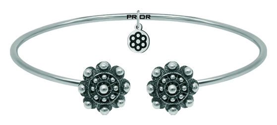 "Boton charro" silver and steel bracelet (Black)Ref. code: PU2194Bracelet made of sterling silver, with enameled botón charro, over a stainless steel base.Size: 14x14mm.