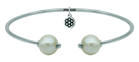 Silver, steel and pearls braceletRef. code: PU2216Bracelet made of soft stainless steel, with pearls, size of 10x10mm.Size: 10x10mm.