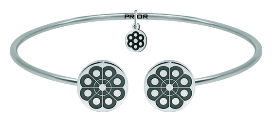 "Boton charro" silver and steel bracelet (Black)Ref. code: PU2532Bracelet made of sterling silver, with enameled botón charro, over a stainless steel base.Size: 14x14mm.