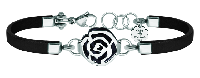 Silber, Leder und Edelstahlarmband "Art Nouveau Rose" (Schwarz)Ref. Code: PU2575Armband aus 3 mm dickem Leder und poliertem Stahl, mit einer durchbrochenen Jugendstil-Rose aus emailliertem Sterlingsilber und einem einzigartigen Klickverschluss aus Stahl.Gr&ouml;&szlig;e: 18x16mm.