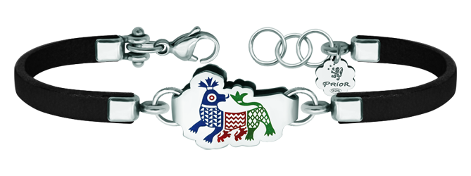 Bracelet en argent, cuir et acier "Broderie traditionnelle de la Sierra de Francia" (Noir)Referencia: PU2612Bracelet en cuir de 3 mm d'épaisseur avec motif serrano traditionnel sculpté en argent sterling et émaillé au four.Inspiré par la broderie traditionnelle de la Sierra de Francia, typique de villes comme La Alberca, Mogarraz et d'autres municipalités de la sierra, où vous pouvez apprécier ces œuvres d'art.Medida: 24x15mm.