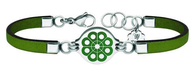 Silber, Leder und Edelstahlarmband "Button charro de Salamanca" (Grün)Ref. Code: PU26143 mm dickes Lederarmband mit einem in Sterlingsilber geschnitzten und einbrennlackierten Charro-Knopf.Gr&ouml;&szlig;e: 19x16mm.