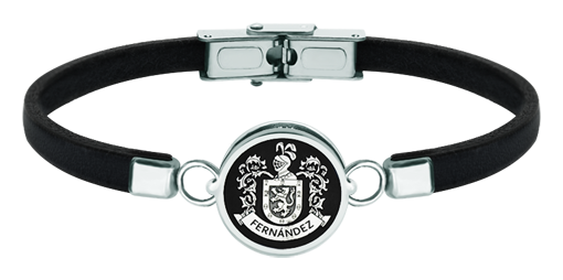 Silber-, Stahl- und Lederarmband "Heraldisches Wappen" (Schwarz)Ref. Code: PU27023 mm dickes Lederarmband mit dem Wappen seines Nachnamens in Sterlingsilber geschnitzt und im Ofen emailliert.Ein Werk sorgfältiger Handwerkskunst mit einer ewigen Garantie.Gr&ouml;&szlig;e: 19x16mm.