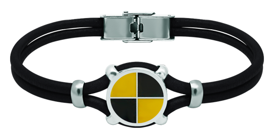 Bracelet en argent et en cuir "Nautical Flag" (Noir)Referencia: PU2791Bracelet personnalisé en cuir de 3 mm d'épaisseur avec le drapeau nautique de votre nom sculpté dans de l'argent sterling et émaillé au four.Medida: 16x16mm.