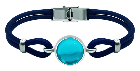 Pulsera de plata y cuero con cristal de colores (Azul)Referencia: PU2839Pulsera de cuero de 3mm de grosor y plata de ley con un cabujón de cristal de colores de 14mm.Medida: 16x16mm.