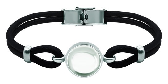 Silber- und Lederarmband mit farbigen KristallenRef. Code: PU28393 mm dickes Leder- und Sterlingsilberarmband mit einem 14 mm großen farbigen Glascabochon.Gr&ouml;&szlig;e: 16x16mm.