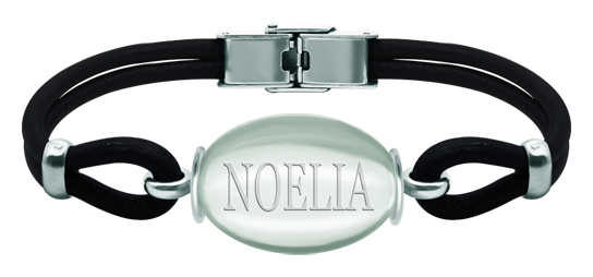 Pulsera de plata y cuero con cristal ovalado personalizado con nombre de 25x18mm (Negro)Referencia: PU2841Pulsera de cuero de 3mm de grosor y plata de ley con un cabujón de cristal de 25x18mm personalizado con nombre grabado.Medida: 25x18mm.