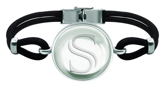 Armband aus Silber und Leder mit einem 25 mm großen Kristallcabochon, personalisiert mit einer Initiale (Schwarz)Ref. Code: PU2843Armband aus 3 mm dickem Leder und Sterlingsilber mit einem 25 mm großen farbigen Kristallcabochon, in den die Initialen eingraviert sind.Gr&ouml;&szlig;e: 27x27mm.