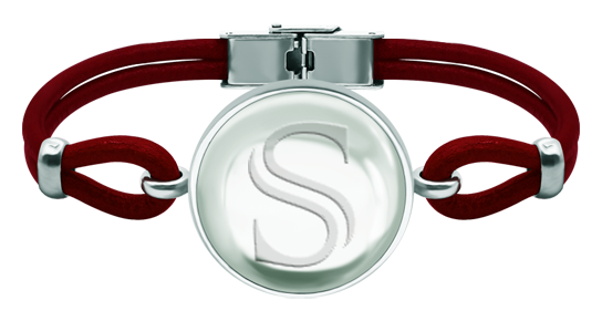Silver and leather bracelet with 25mm crystal cabochon personalized with initial (Red)Ref. code: PU28433mm thick leather and sterling silver bracelet with a 25mm colored crystal cabochon personalized with the initial engraved on the crystal.Size: 27x27mm.