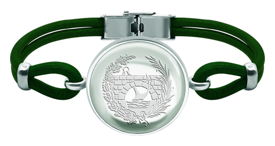 Rennsportarmband aus Silber und Leder mit Kristallcabochon (Grün)Ref. Code: PU2845Armband aus 3 mm dickem Leder und Sterlingsilber mit einem 25 mm großen Kristallcabochon, in den das Wappen Ihrer Hochschule oder Ihres Berufsverbands eingraviert ist.Gr&ouml;&szlig;e: 27x27mm.