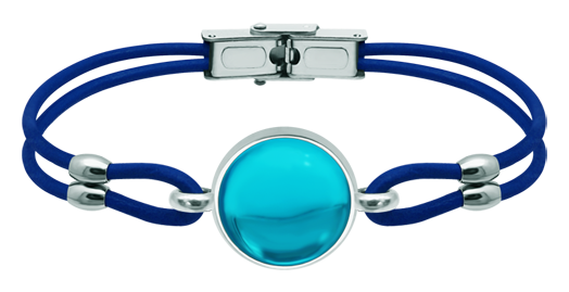 Pulsera de plata y cuero con cabujón cristal de colores de 16mm. (Azul)Referencia: PU2851Pulsera de cuero de 3mm de grosor y plata de ley con un cabujón de cristal de colores de 16mm.Medida: 18x18mm.