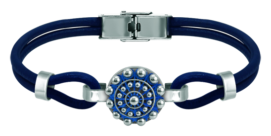 Pulsera Boton Charro plata y cuero 18mm (Azul)Referencia: PU2866Pulsera de cuero de 3mm con Boton Charro de 18mm fabricado en plata de ley esmaltada a mano.Medida: 18x18mm.