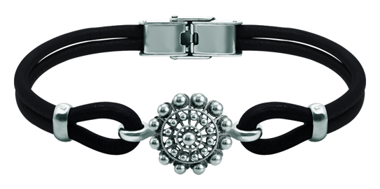 Armband Charro Knopf Silber und Leder 16mm (Schwarz)Ref. Code: PU28663mm Lederarmband mit 16mm Charro Button aus Sterlingsilber, von Hand emailliert.Gr&ouml;&szlig;e: 16x16mm.