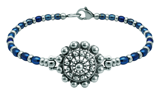 Armband Knopf Charro Silber und Stahl 22mm (Schwarz)
Ref. Code: PU2871
Perlenarmband aus Edelstahl mit 22 mm Charro-Knopf aus Sterlingsilber, von Hand emailliert.
Größe: 22x22mm. Armband Knopf Charro Silber und Stahl 22mm (Schwarz)
Ref. Code: PU2871
Perlenarmband aus Edelstahl mit 22 mm Charro-Knopf aus Sterlingsilber, von Hand emailliert.
Größe: 22x22mm.