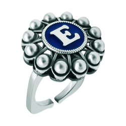 Anillo Botón charro de plata personalizado (Azul)Referencia: SR0352Sortija de acero con botón charro en plata de ley personalizado con inicial esmaltada al horno.Medida: 21x21mm.