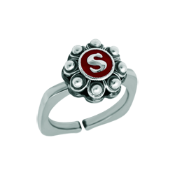 Anillo Botón charro de plata personalizado (Rojo)Referencia: SR0355Sortija de acero con botón charro en plata de ley personalizado con inicial esmaltada al horno.Medida: 12x12mm.