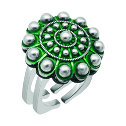 Bague bouton charro en argent émaillé et acier (Vert)Referencia: SR0361Bague en acier inoxydable avec bouton charro en argent sterling émaillé et acier poli.Medida: 21x21mm.