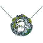 Colgante de plata Art Nouveau "Mujer cogiendo una hoja"Referencia: CO0002Colgante Art Nouveau fabricado en plata de 1ª ley.Vestido esmaltado a mano.Piezas de museo inspiradas en las obras mas representativas del movimiento Art Nouveau y Art Déco, y del modernismo de finales del siglo XIX y principios del siglo XX.Medida: 41x50mm.