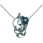 Silberner Jugendstil-Anhänger "Gesicht einer Frau mit Blume"Ref. Code: CO0066Jugendstil-Anhänger aus Sterlingsilber.Blaue, grüne oder bernsteinfarbene emaillierte Blume.Museumsstücke, die von den repräsentativsten Werken des Jugendstils, des Art déco und des Modernismus des späten 19. und frühen 20. Jahrhunderts inspiriert sind.Gr&ouml;&szlig;e: 31x50mm.