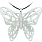Anhänger "Schmetterling" JugendstilRef. Code: CO0921Anhänger aus Sterlingsilber und Perlmutt-Zellulose.Museumsstücke, die von den repräsentativsten Werken des Jugendstils, des Art déco und des Modernismus des späten 19. und frühen 20. Jahrhunderts inspiriert sind.Gr&ouml;&szlig;e: 60x49mm.
