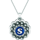 Colgante Botón Charro en plata y acero personalizadoReferencia: CO1940Colgante fabricado en plata de ley y acero pulido suave al tacto, personalizado con su inicial esmaltada al horno.Medida: 43x43mm.