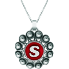 Colgante Botón Charro en plata y acero personalizadoReferencia: CO1943Colgante fabricado en plata de ley y acero pulido suave al tacto, personalizado con inicial de su nombre esmaltada al horno.Medida: 50x50mm.