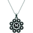 Colgante Botón Charro personalizado en plata esmaltada y aceroReferencia: CO1958Colgante fabricado en plata de ley y acero pulido suave al tacto, personalizado con inicial de su nombre esmaltada al horno.Medida: 29x29mm.