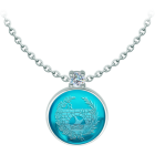 Pendentif en argent "Road Engineer" avec moissanite et verre coloréReferencia: CO2016Pendentif en argent sterling avec un cabochon en verre coloré de 18x18mm, avec l'anagramme du Colegio Oficial de Ingeniero de Caminos, Canales y Puertos gravé au dos du verre et une moissanite de 5mm taillée en brillant.La moissanite est une pierre précieuse créée en laboratoire qui a gagné une place spéciale dans la joaillerie en raison de sa beauté et de ses qualités uniques. Elle éblouit par son éclat semblable à celui d'un diamant et par sa grande résistance (9,25 sur l'échelle de Mohs).Découverte à l'origine dans une météorite à la fin du 19e siècle, cette origine 