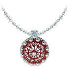 Charro Button-Anhänger aus emailliertem Silber mit MoissanitRef. Code: CO2024Anhänger aus gebranntem emailliertem Sterlingsilber mit einem 5 mm großen Moissanit im Brillantschliff.Moissanit ist ein im Labor hergestellter Edelstein, der aufgrund seiner Schönheit und seiner einzigartigen Eigenschaften einen besonderen Platz in der Schmuckherstellung einnimmt. Er besticht durch seinen diamantenähnlichen Glanz und seine hohe Festigkeit (9,25 auf der Mohs-Skala).Ursprünglich wurde er Ende des 19. Jahrhunderts in einem Meteoriten entdeckt, und dieser 