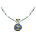 Colgante Boton Charro chapado en oro esmaltado con moissanitaReferencia: CO2041Colgante chapado en oro esmaltado al horno, acompañado de una moissanita talla brillante de 5mm engastada.La moissanita es una gema preciosa creada en laboratorio que se ha ganado un lugar especial en la joyería por su belleza y cualidades únicas, deslumbra por su brillo superior al del diamante y su gran resistencia (9,25 en la escala de Mohs).Descubierta originalmente en un meteorito a finales del siglo XIX, y ese origen “estelar” le otorga un encanto singular.Llena de destellos únicos, combina lujo y elegancia en una sola joya.Medida: 12x12mm.
