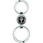 Porte-clés « Profession : pharmacie » en aluminium et acierReferencia: LL0350Porte-clés orné du blason de la faculté de pharmacie, gravé et émaillé sur de l'aluminium, et brodé de fil d'argent sur de l'acier poli.Medida: 18x18mm.