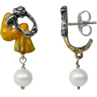 Pendientes Art Nouveau de plata y perlas "Mujer sentada"Referencia: PE0947Pendientes Art Nouveau fabricados en plata de 1ª ley.Vestido esmaltado en naranja.Cierre de presión.Perla colgando.Piezas de museo inspiradas en las obras mas representativas del movimiento Art Nouveau y Art Déco, y del modernismo de finales del siglo XIX y principios del siglo XX.Medida: 15x35mm.