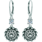 Boucles d'oreilles boutons Charro en argent avec moissaniteReferencia: PE3355Boucles d'oreilles en argent sterling accompagnées d'une moissanite de 5 mm à taille brillante.La moissanite est une pierre précieuse créée en laboratoire qui a gagné une place spéciale dans la joaillerie en raison de sa beauté et de ses qualités uniques. Elle éblouit par son éclat semblable à celui d'un diamant et par sa grande résistance (9,25 sur l'échelle de Mohs).Découverte à l'origine dans une météorite à la fin du 19e siècle, cette origine 