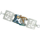 Art Nouveau "Woman with flowers and laces" silver and nacre braceletRef. code: PU0204Art Nouveau bracelet made of nacre and sterling silver.Flowers enameled in blue, yellow and amber.Museum pieces inspired by the most representative works of the Art Nouveau and Art Déco movement, and modernism from the late 19th and early 20th centuries.Size: 175x40mm.