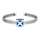 Nautic braceletRef. code: PU1050Bracelet made of stainless steel and sterling silver.Hand enameled.Personalized with the nautical flag that represents your initial.Size of the motive: 14x14mm.Size: 61x54mm.