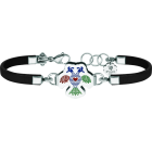 Armband aus Silber, Leder und Stahl "Traditionelle Stickerei aus der Sierra de Francia"Ref. Code: PU26133 mm dickes Lederarmband mit traditionellem Serrano-Motiv, geschnitzt in Sterlingsilber und einbrennlackiert.Inspiriert von der traditionellen Stickerei der Sierra de Francia, typisch für Städte wie La Alberca, Mogarraz und andere Gemeinden in der Sierra, wo Sie diese Kunstwerke genießen können.Gr&ouml;&szlig;e: 23x20mm.