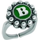 Anillo Botón charro de plata personalizadoReferencia: SR0354Sortija de acero con botón charro en plata de ley personalizado con inicial esmaltada al horno.Medida: 16x16mm.